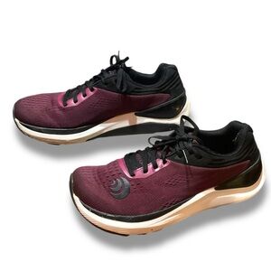 🚀 Topo Athletic Ultrafly 3 Sneakers 🏃♀️✨ Wine/Black Women’s 8.5 EU 40
